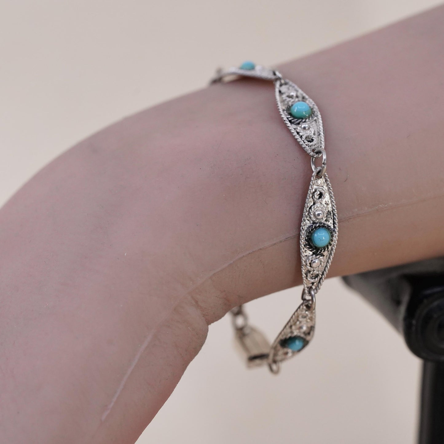 6.75”, Vintage southwestern Sterling 925 silver bracelet with turquoise beads