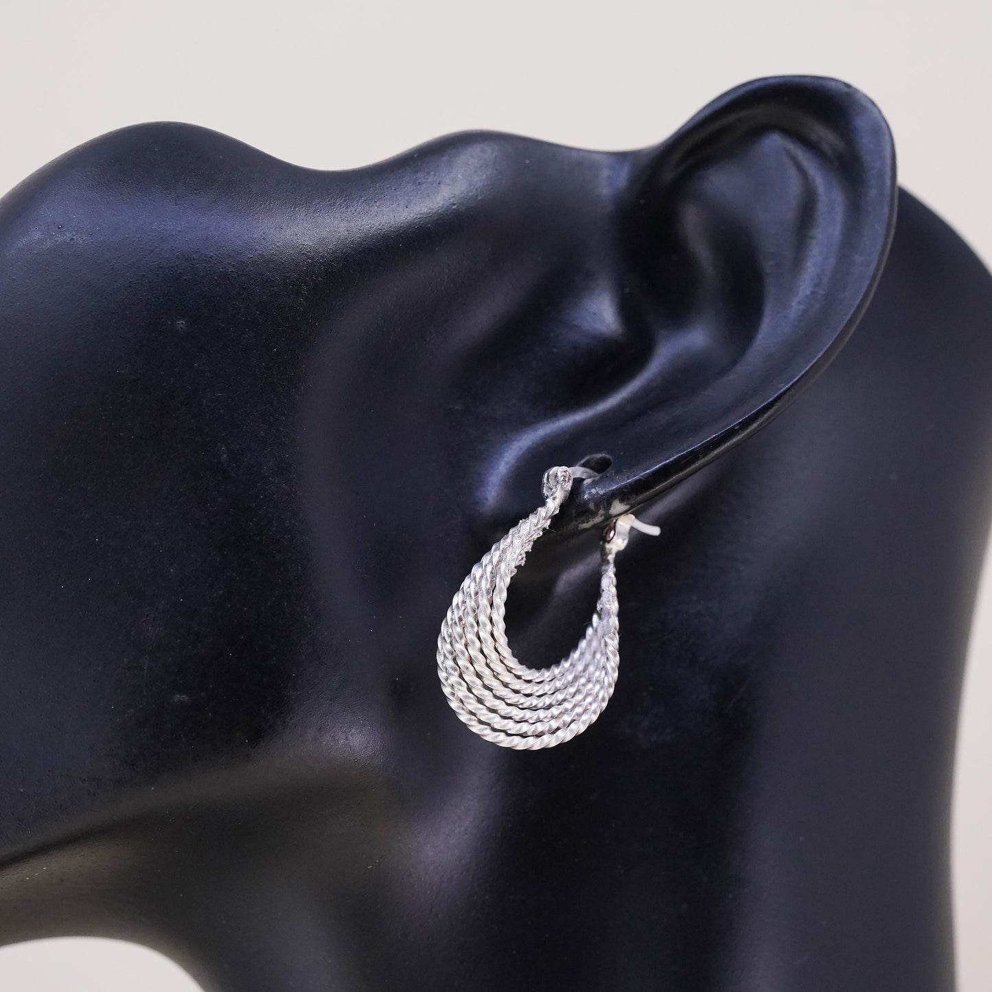 1", Vintage sterling silver loop single earring, fashion ribbed twisted hoop