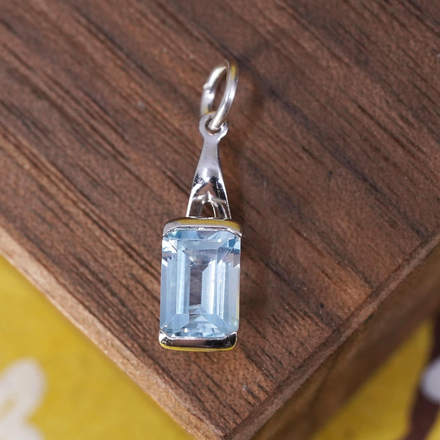 Vintage Sterling silver 925 pendant with blue topaz