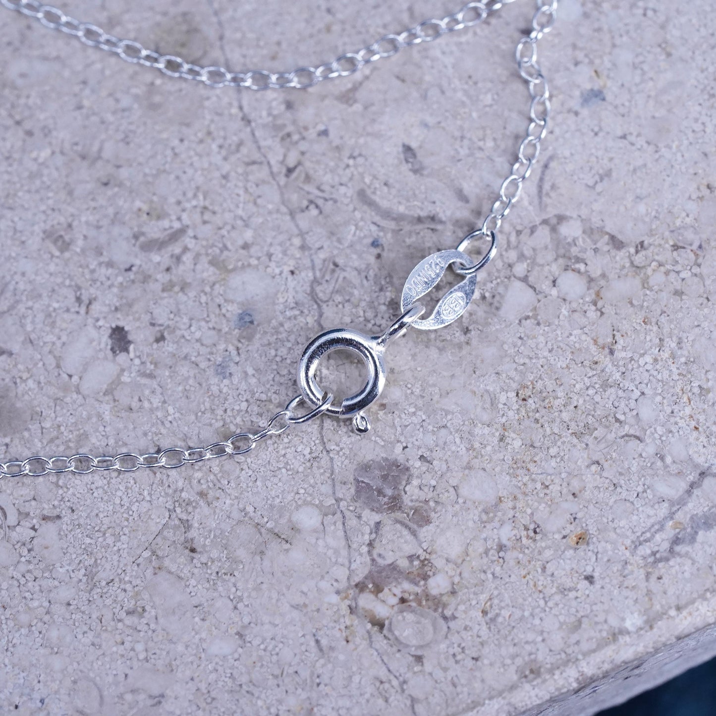 7.7g, RARE 18K white gold detailed unicorn pendant sterling silver Necklace