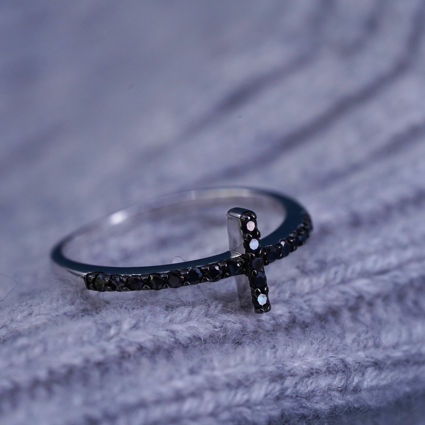 Size 9, vintage Sterling 925 silver cross ring with cluster black spinels
