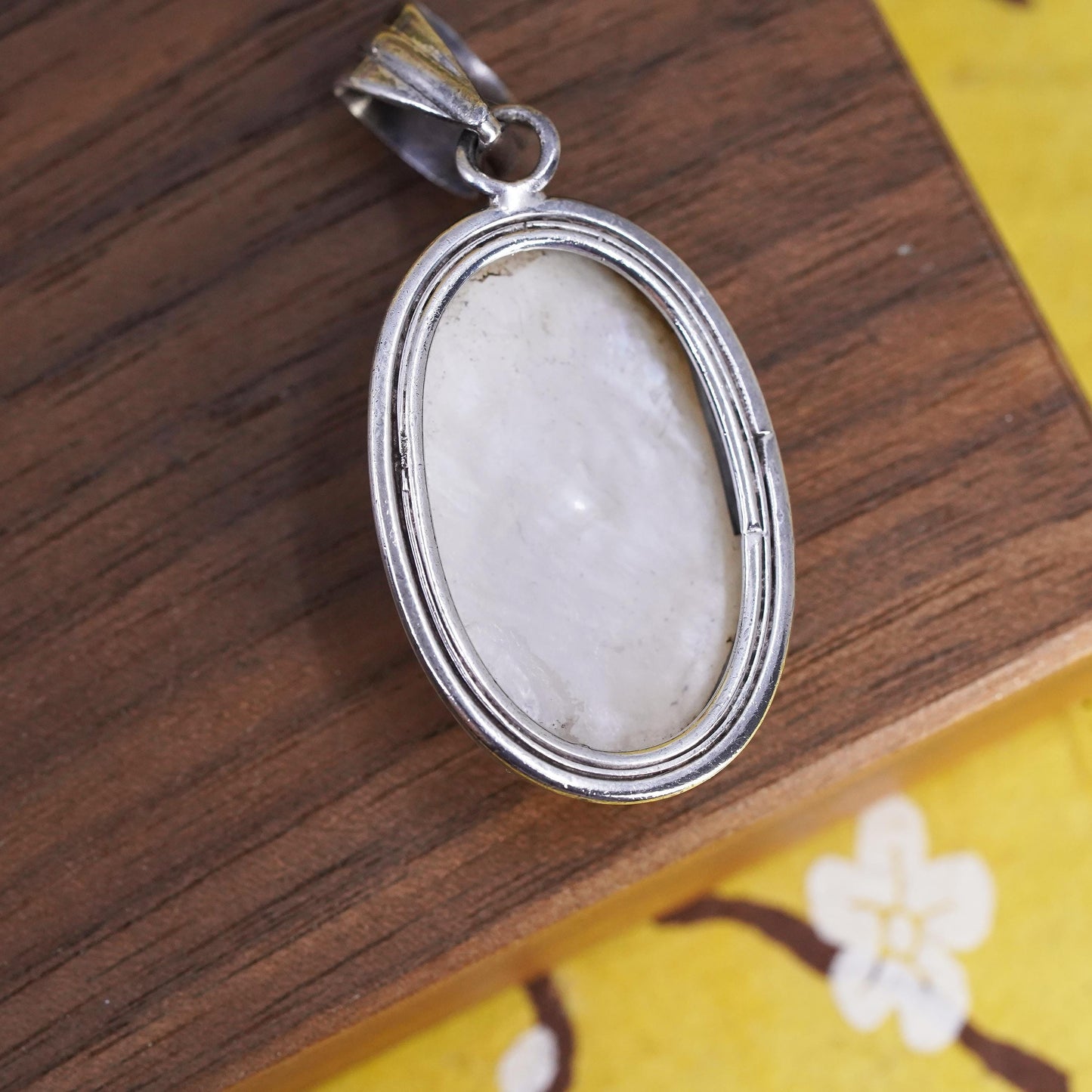 Vintage Sterling 925 silver handmade pendant with oval mother of pearl