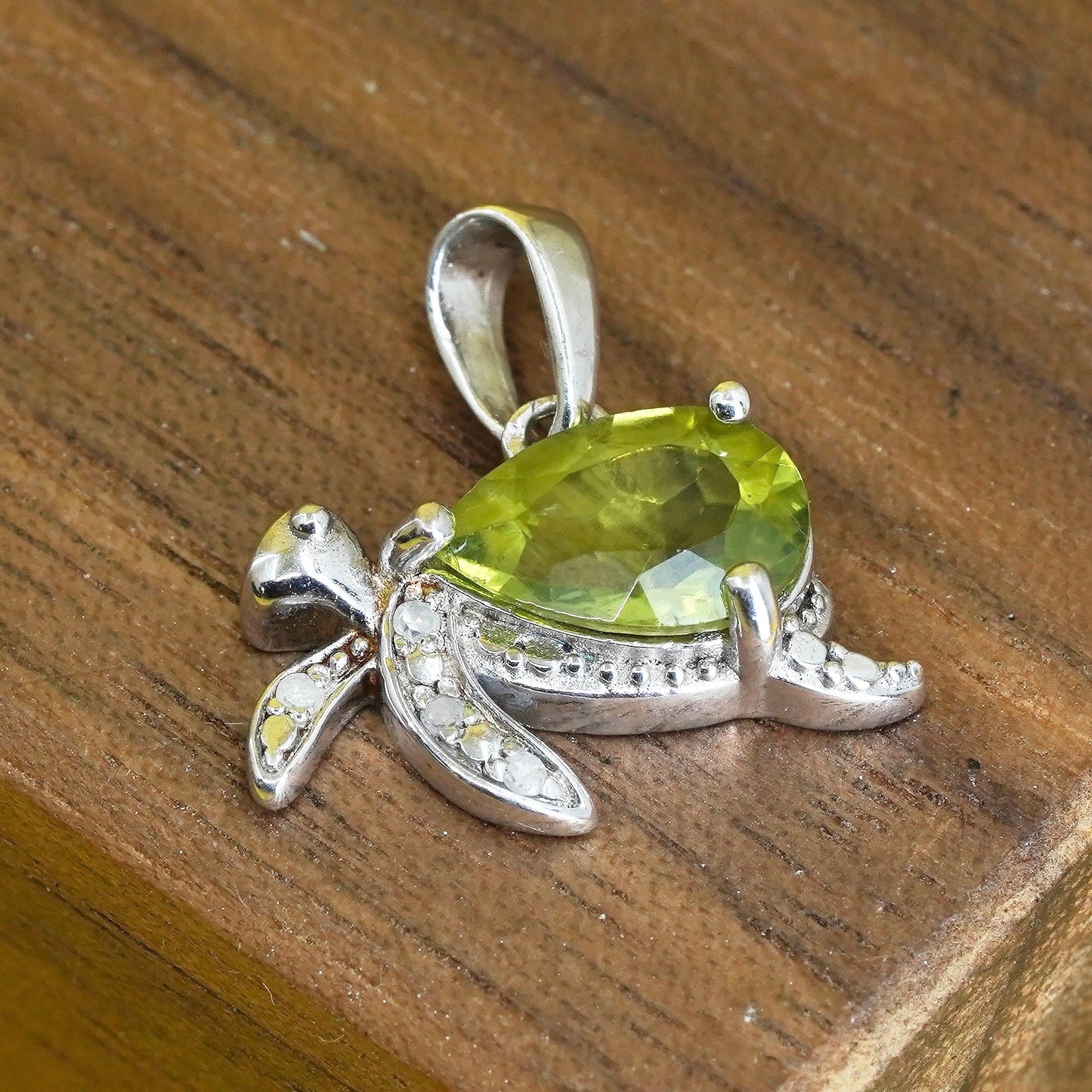 Vintage Sterling silver handmade pendant, 925 turtle with peridot and Diamond