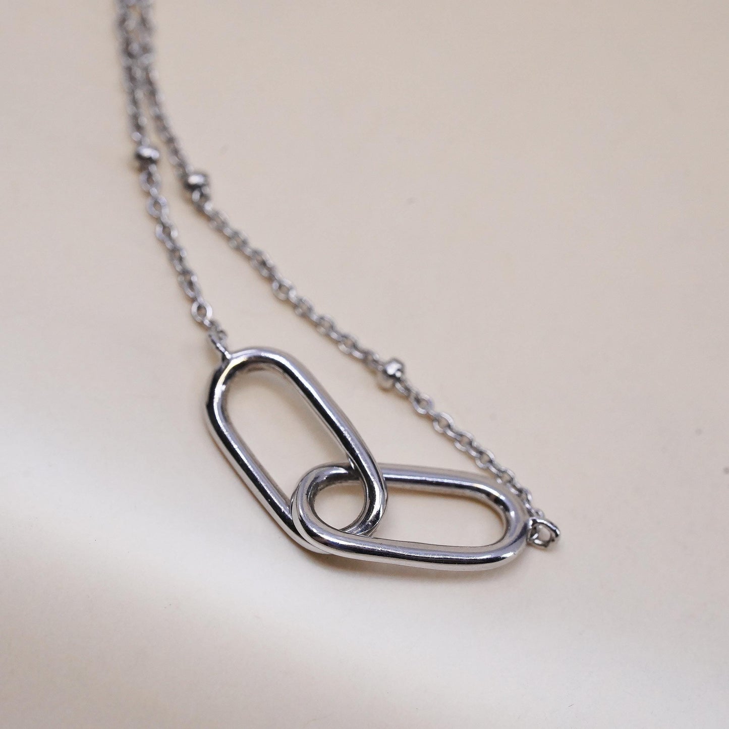 16+2", Vintage sterling silver bead chain necklace with entwined oval pendant