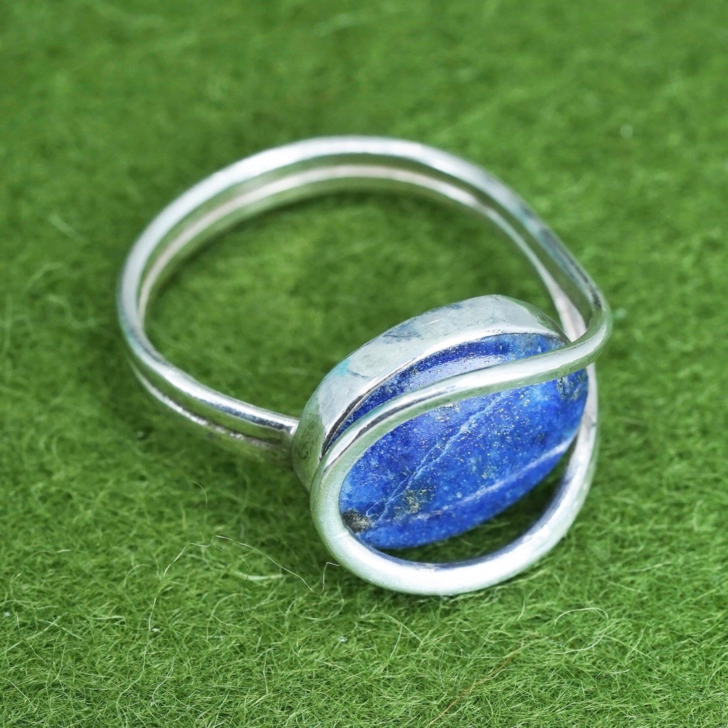 Size adjustable, vintage sterling 925 silver handmade ring w/ oval Lapis lazuli