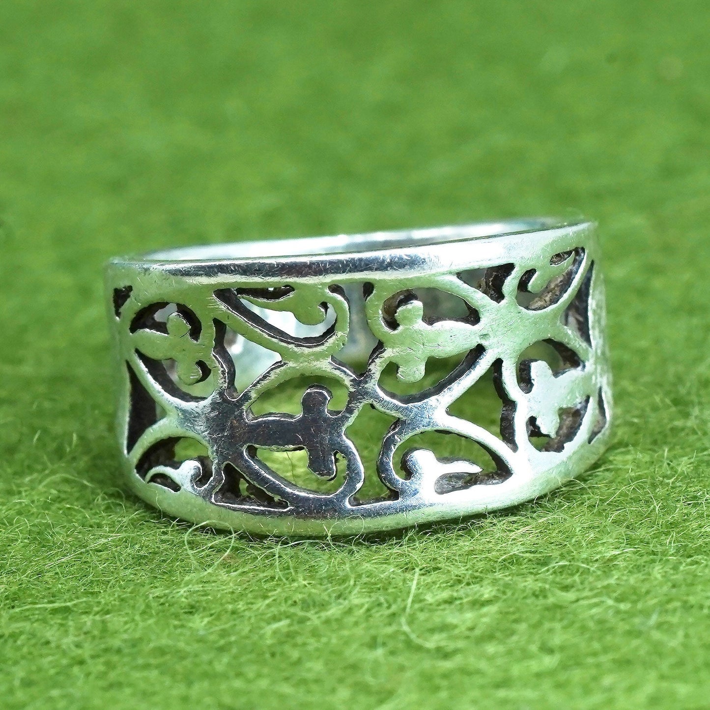 Size 3.25, vintage Sterling silver handmade ring, 925 wide band Filigree swirl