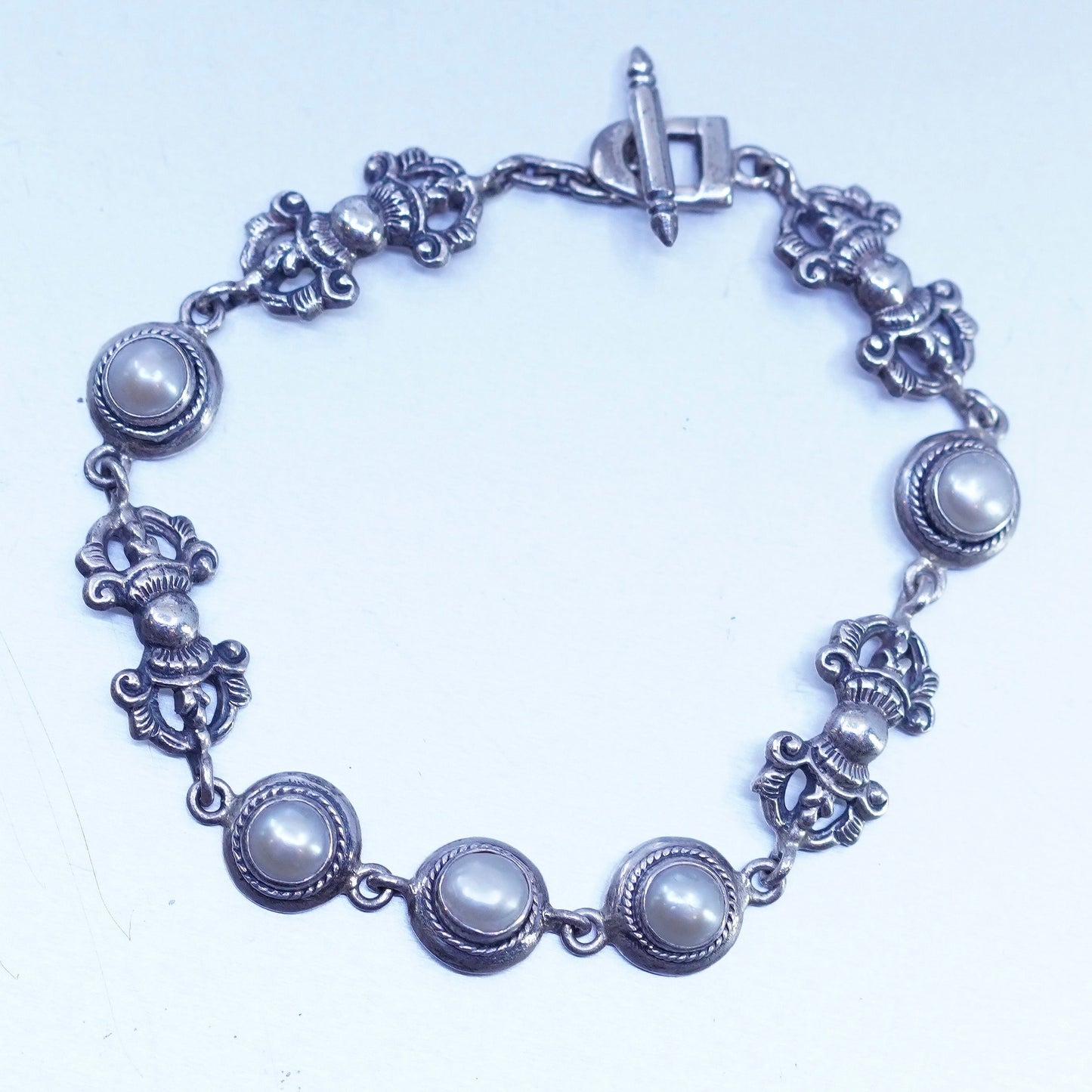 7.25”, Sterling 925 silver bracelet with freshwater pearl and toggle closure