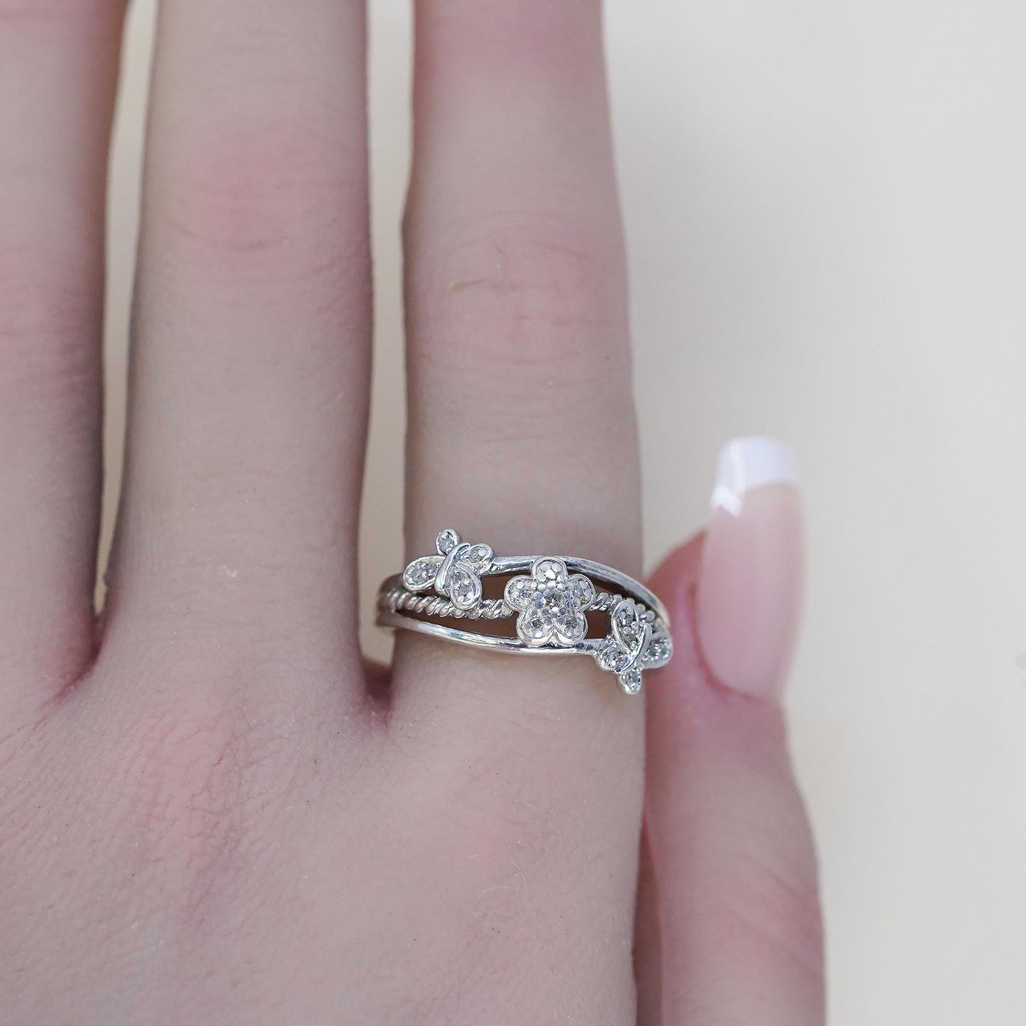 Size 8, Vintage NDI sterling silver ring band genuine diamond butterfly flower