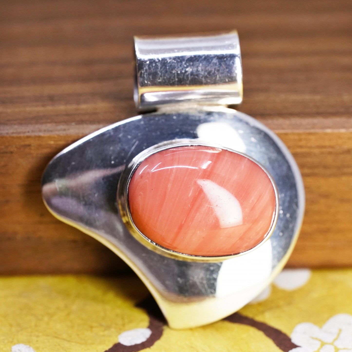 Vintage Sterling silver pendant, oval shaped 925 silver pendant with red agate
