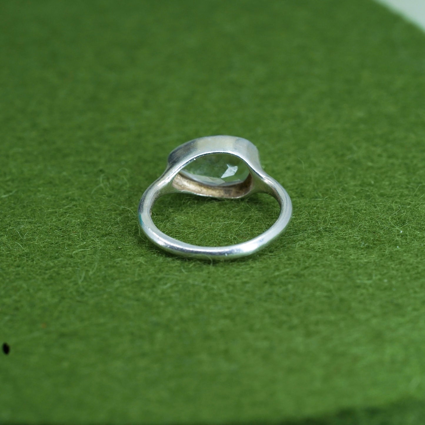 Size 5, Vintage Sterling 925 silver fashionable ring with teardrop crystal