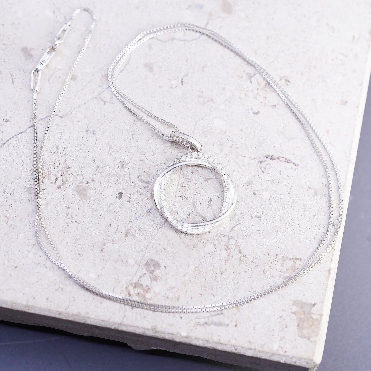 18", VTG Sterling silver necklace, 925 circle chain cluster cz circle pendant