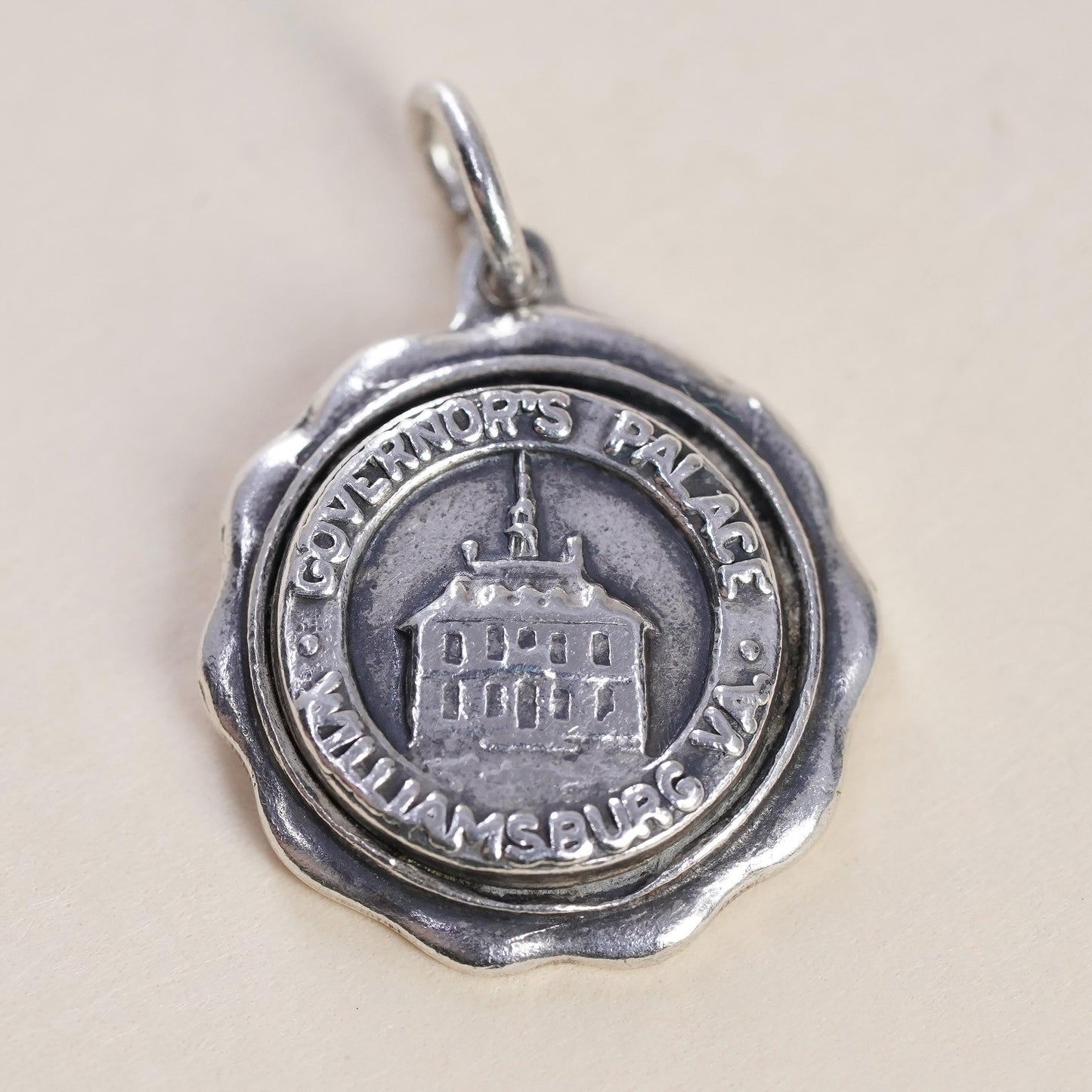 sterling world traveler pendant, 925 The Governor's Palace Williamsburg VA tag