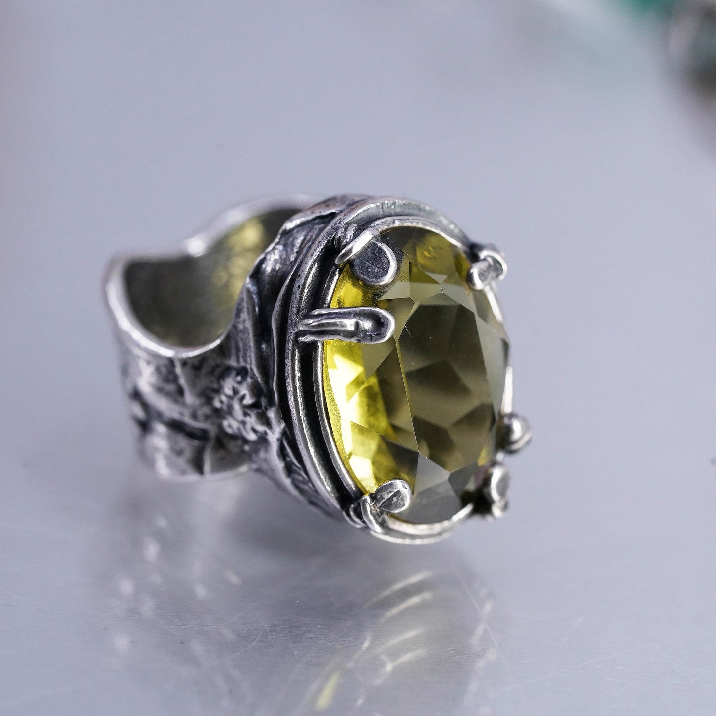 Size 6, Retired Silpada R1883 Green Olivine Sterling Silver 925 Ring, cocktail