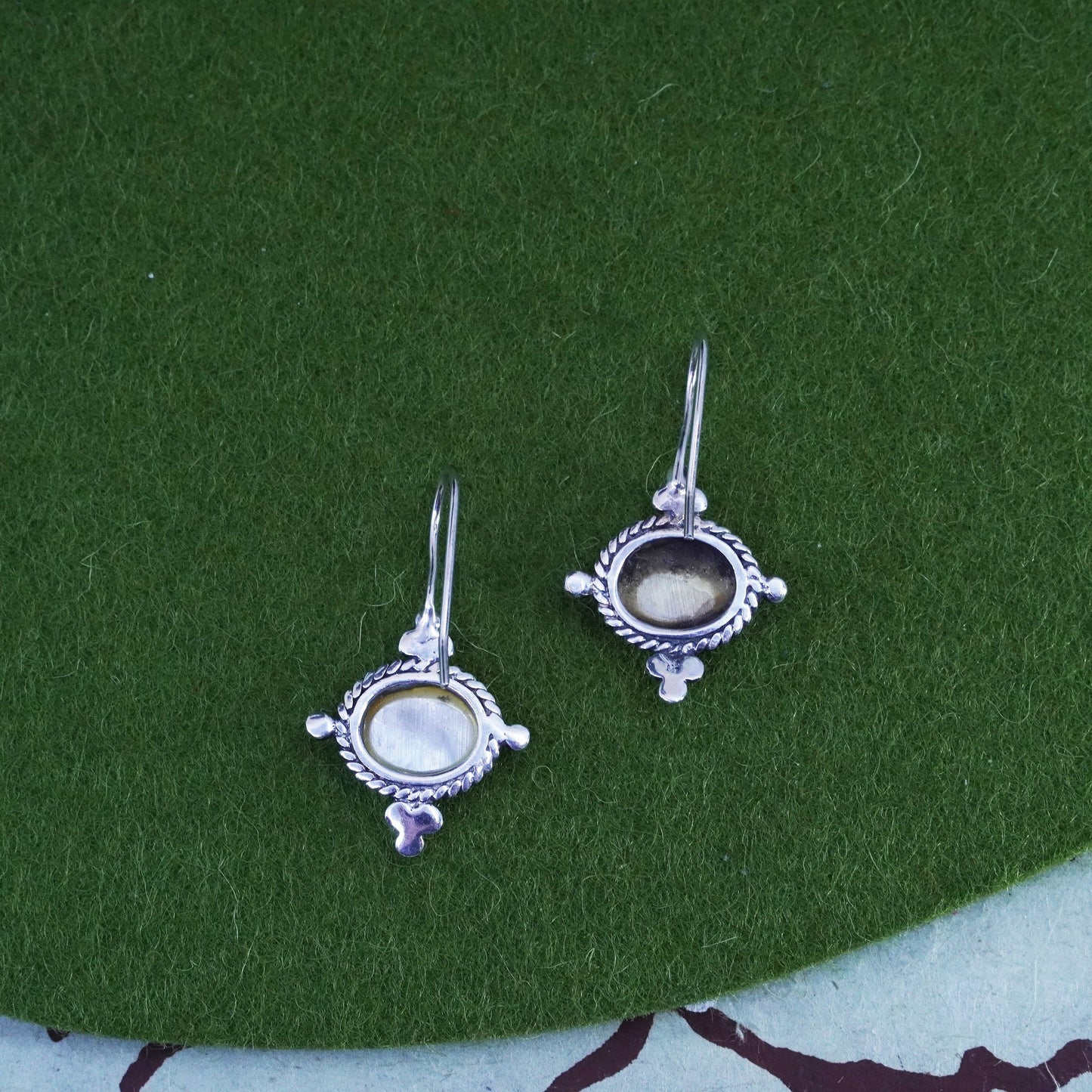 Vintage sterling silver 925 handmade earrings with mother of pearl and cable