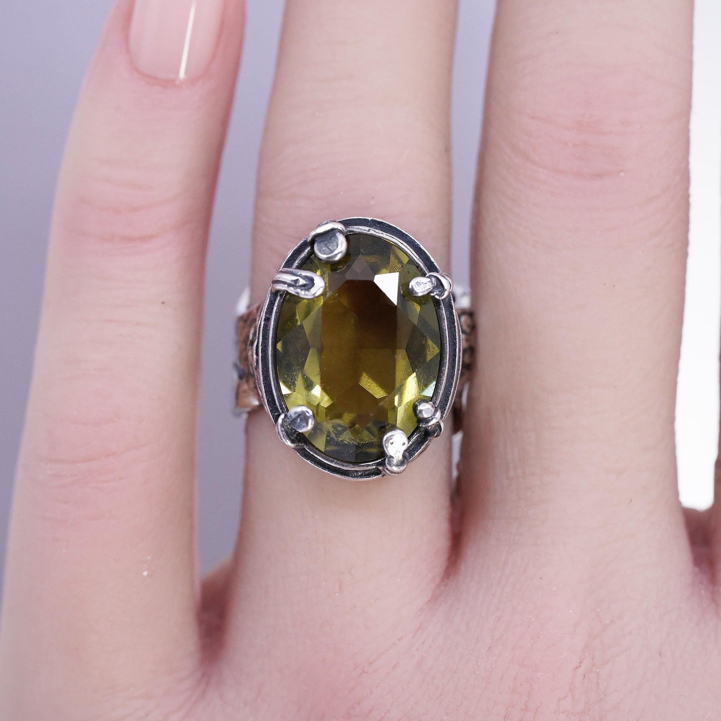 Size 6, Retired Silpada R1883 Green Olivine Sterling Silver 925 Ring, cocktail