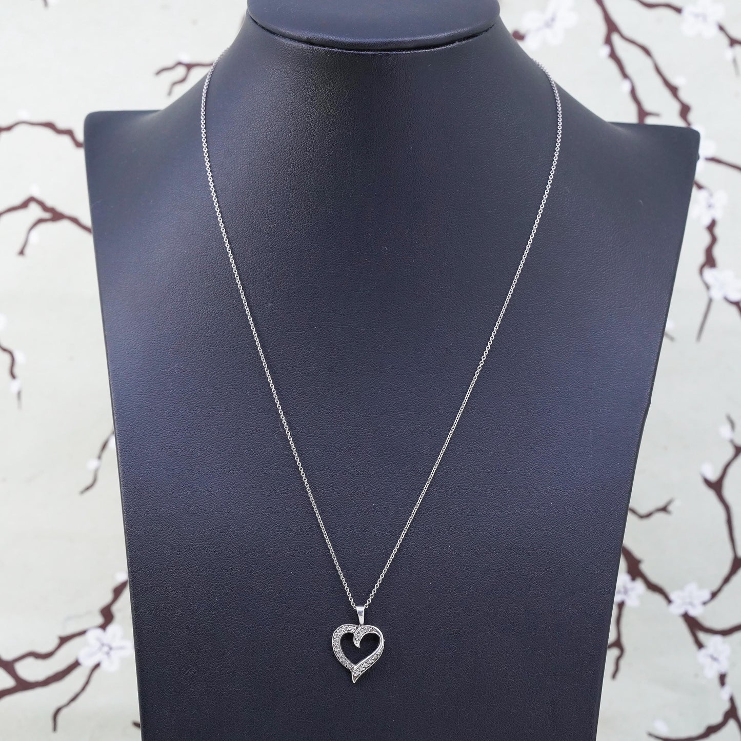 18”, Vintage sterling silver circle chain with Cluster Cz heart pendant