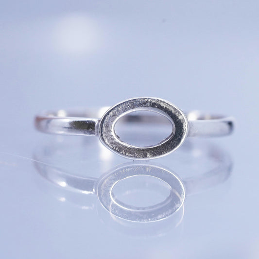 Size 8, vintage Sterling 925 silver stackable ring, initial letter O band