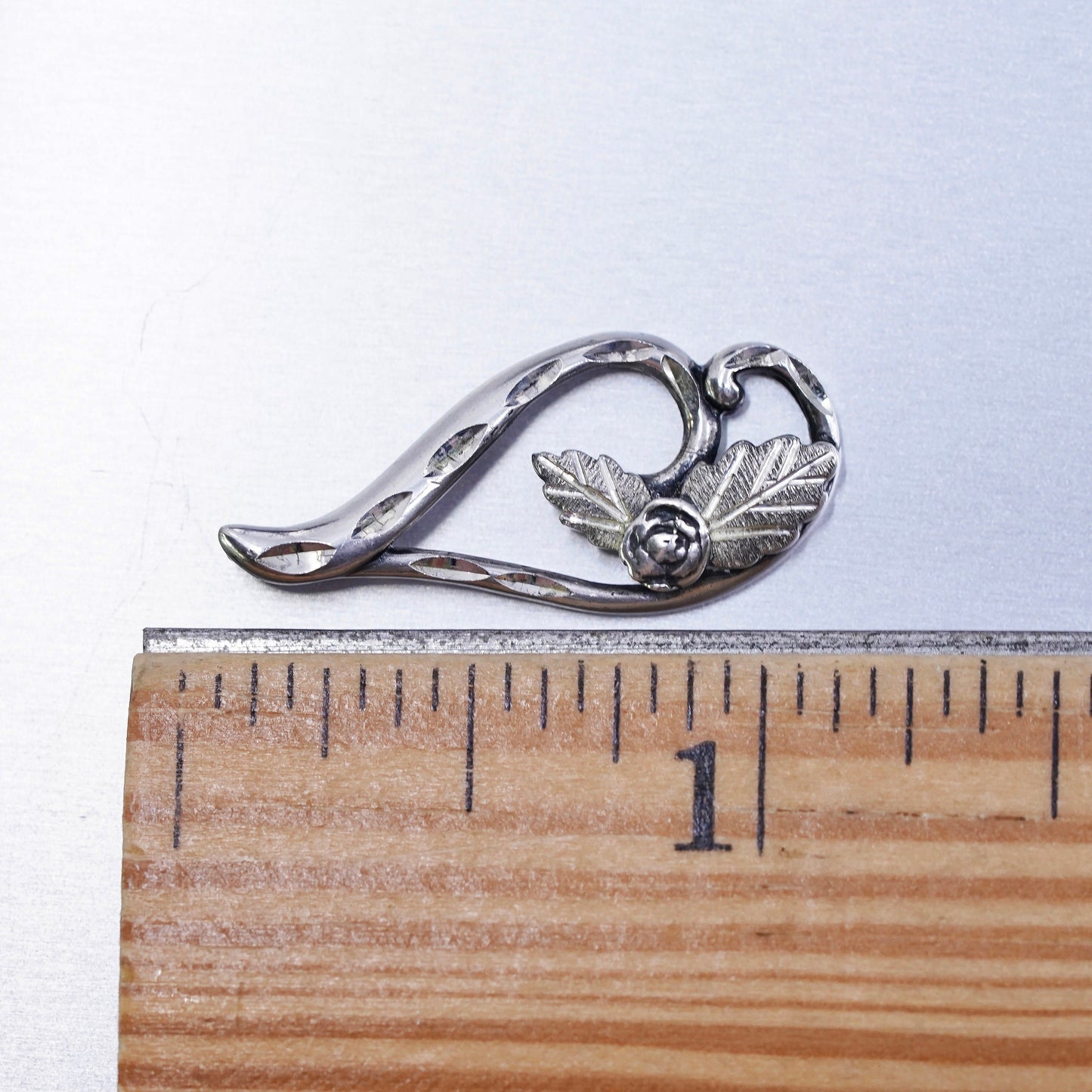 VTG CCO Coleman Black Hills sterling silver teardrop pendant with rose leaves