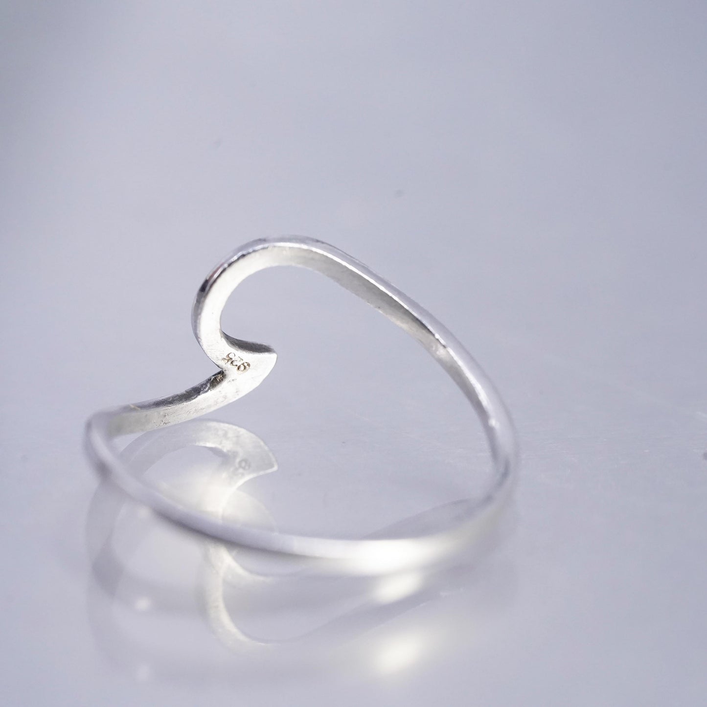 Size 7.75, vintage southwestern Sterling 925 silver thin ring, wavy wave band