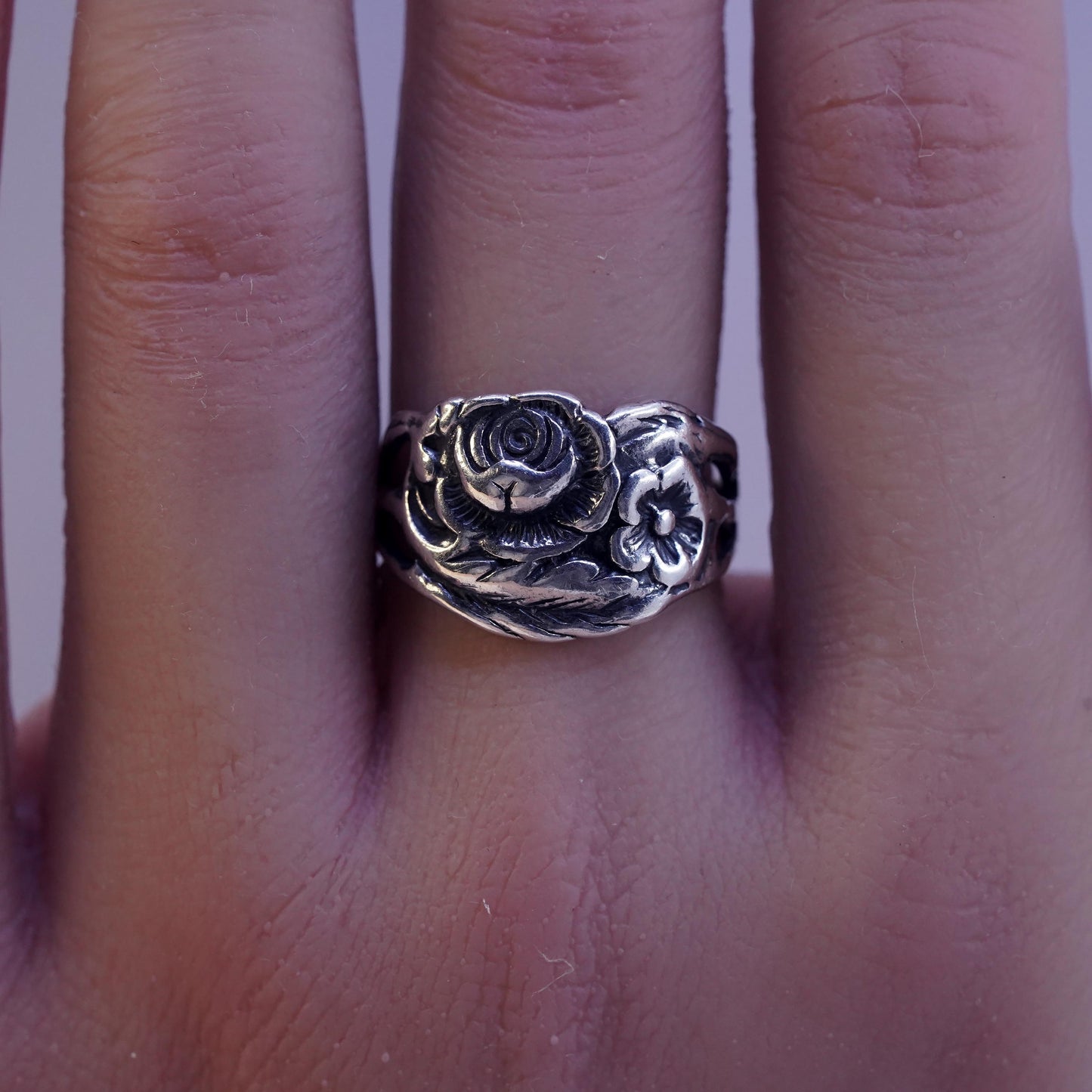 Size 7.5, VTG southwestern sterling silver handmade ring, 925 rose flower band