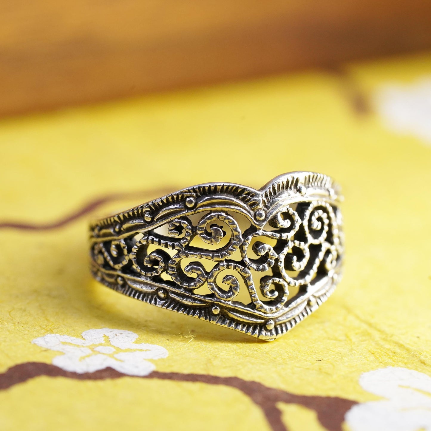Size 8, vintage Sterling silver ring, southwestern, 925 filigree heart band
