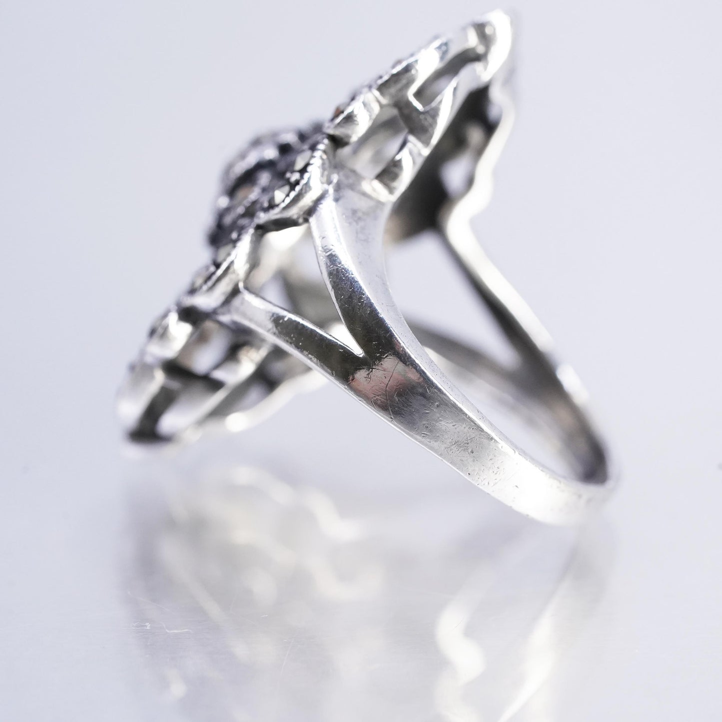 Size 7, southwestern Sterling 925 silver ring, filigree band cluster marcasite
