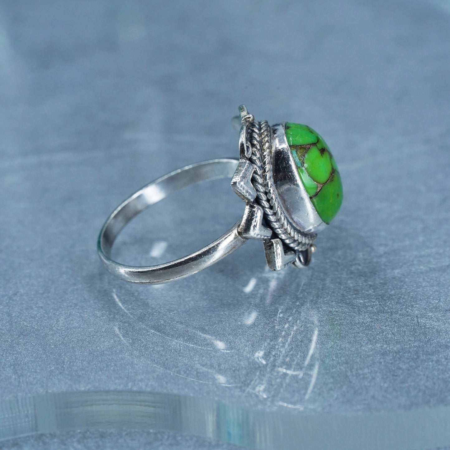 Size 7, vintage southwestern Sterling 925 silver handmade ring with turquoise