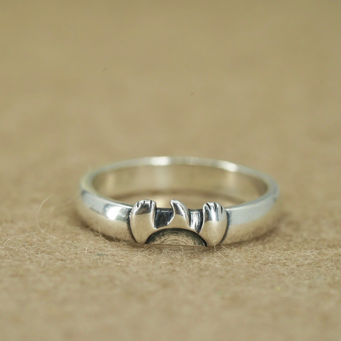 Size 8, vintage southwestern Sterling 925 silver wedding ring, band