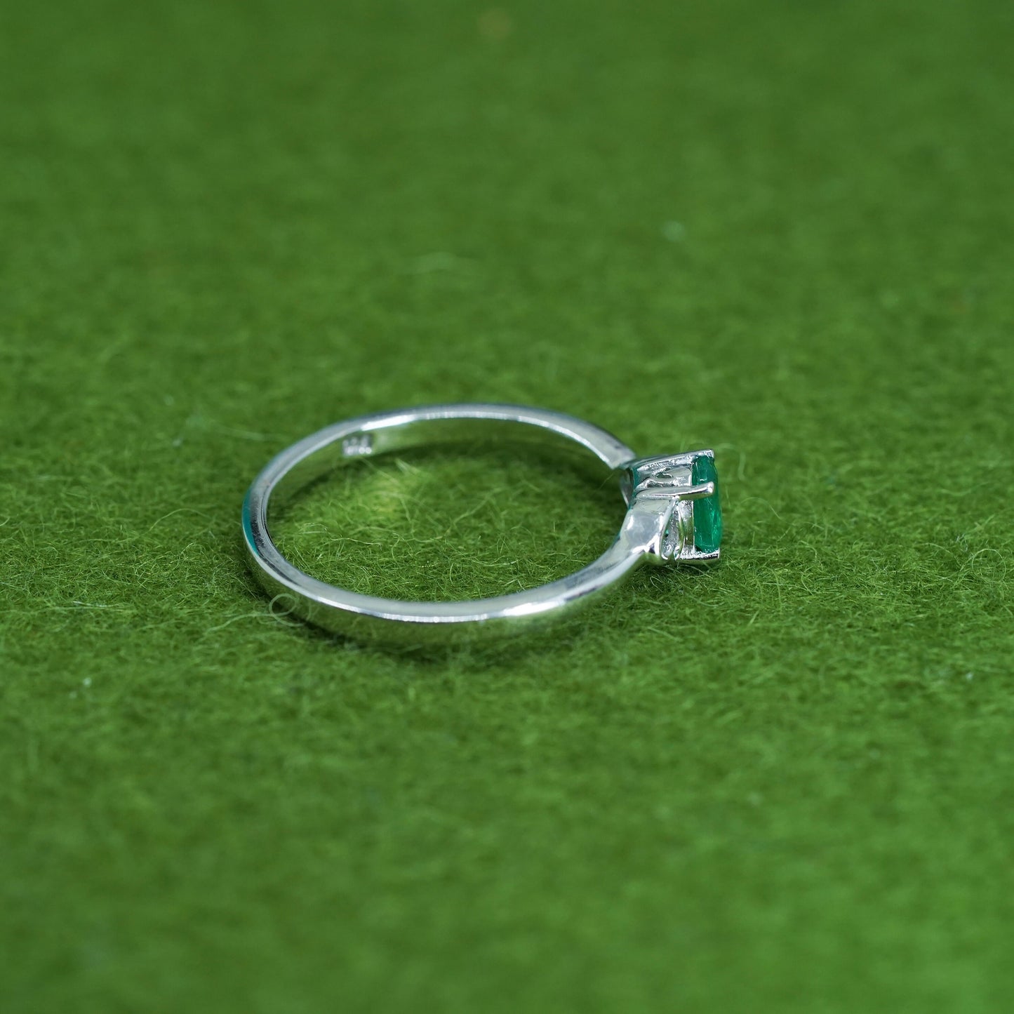 Size 8, vintage Sterling silver handmade ring, 925 stackable band with emerald