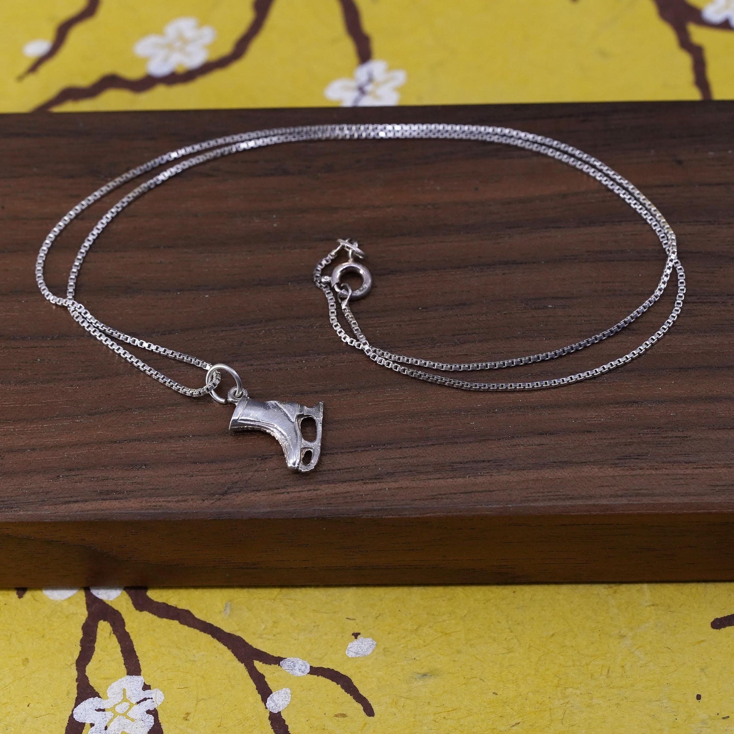 18” 1mm, vintage Italian Sterling silver necklace, 925 box chain w/ skiing shoe