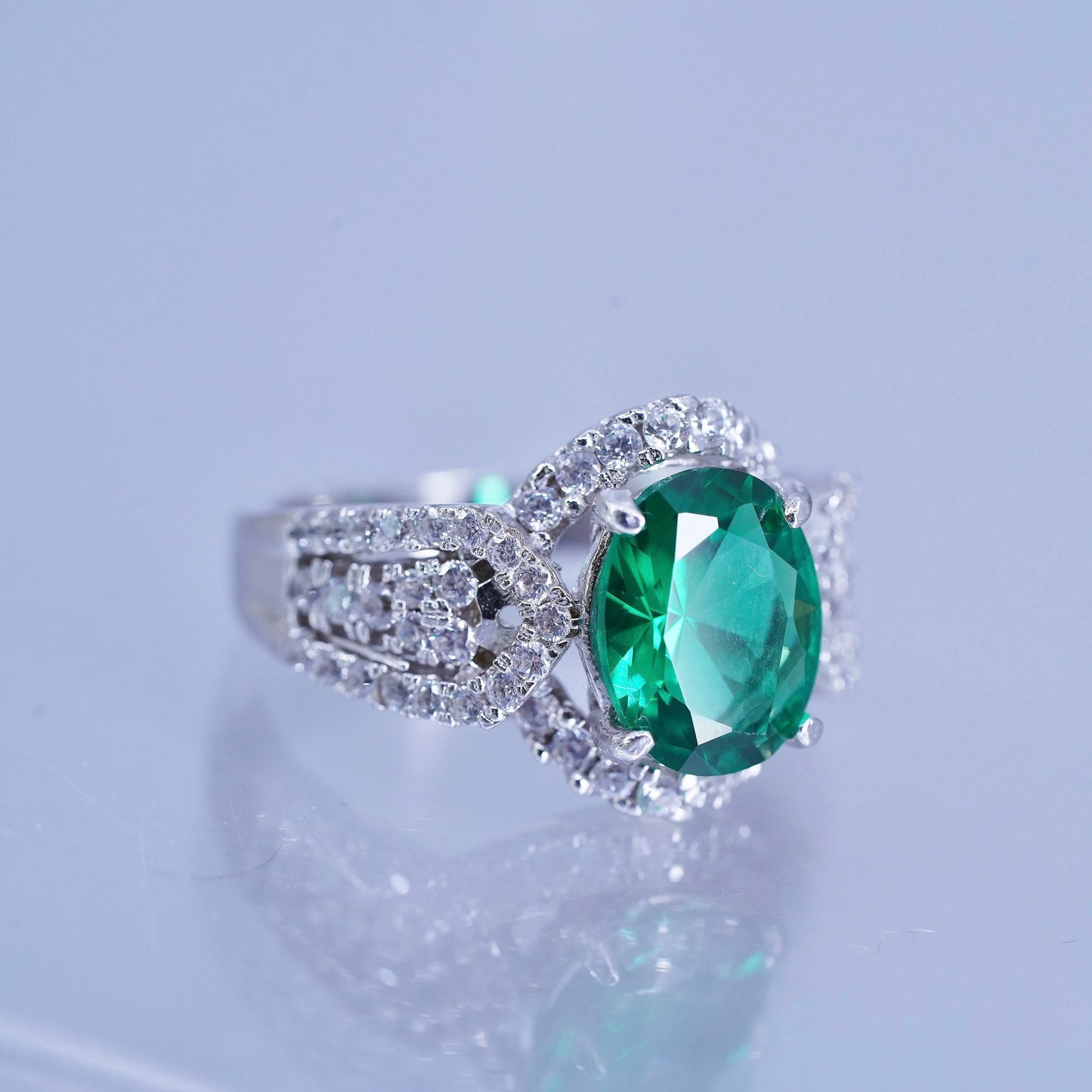 Size 6, vintage Sterling 925 silver handmade ring with emerald and cz around
