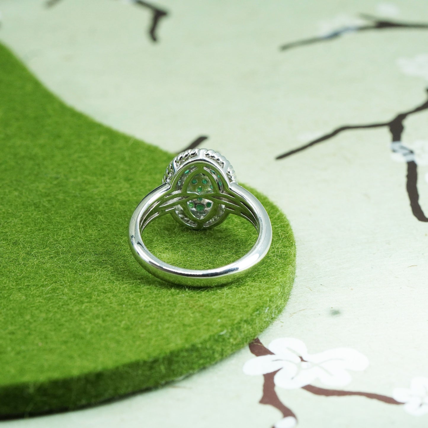 Size 9.25, vintage JS sterling 925 silver oval shaped cluster emerald ring