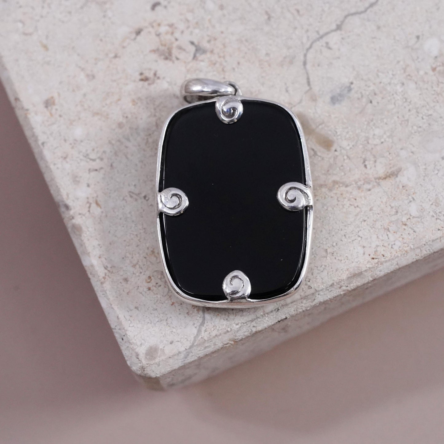 Vintage Sterling 925 silver handmade swirly pendant with onyx