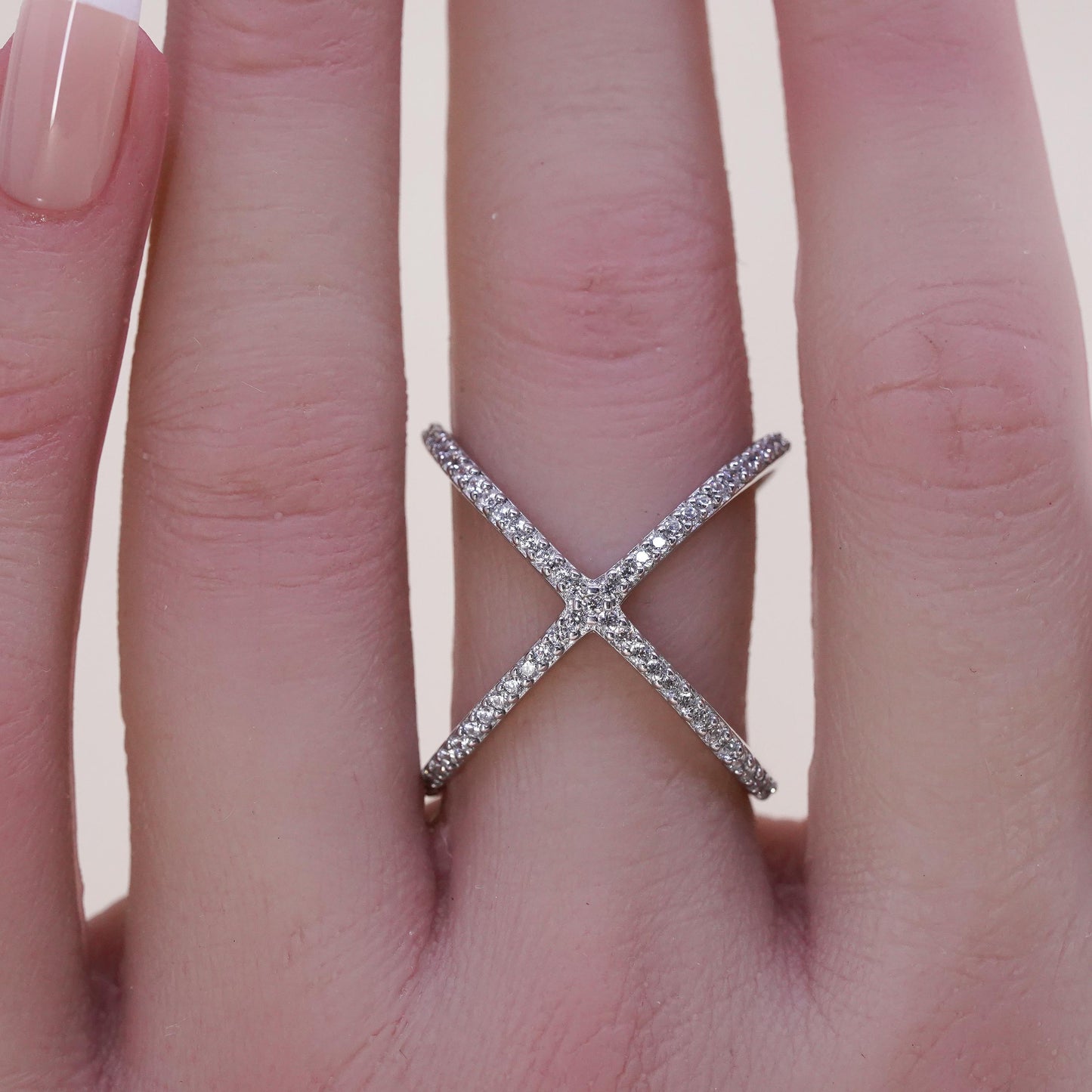 sz 6.5, Sterling silver fashion ring, prayer band, 925 silver cross cluster cz