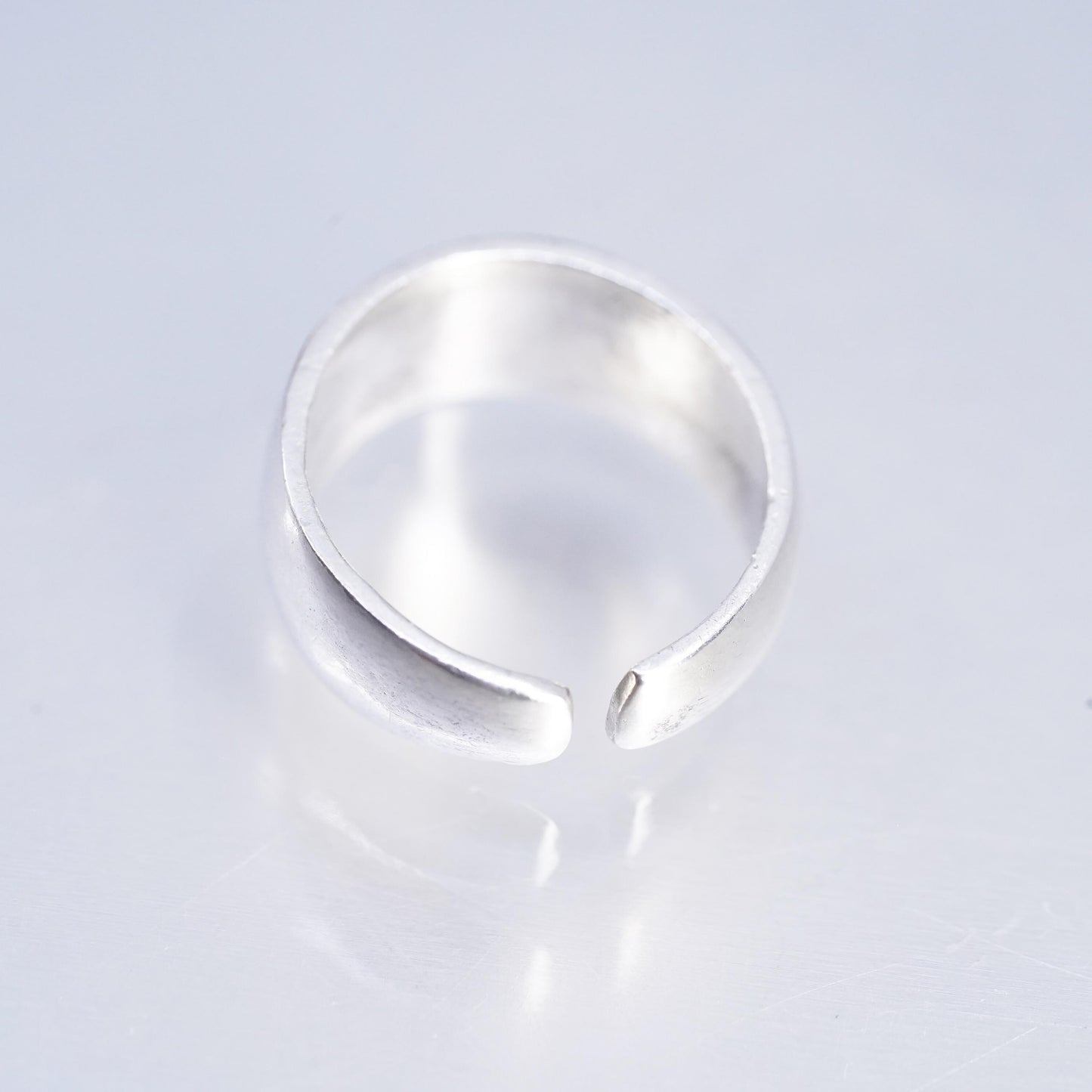Size 1, vintage southwestern Sterling 925 silver handmade ring, open band