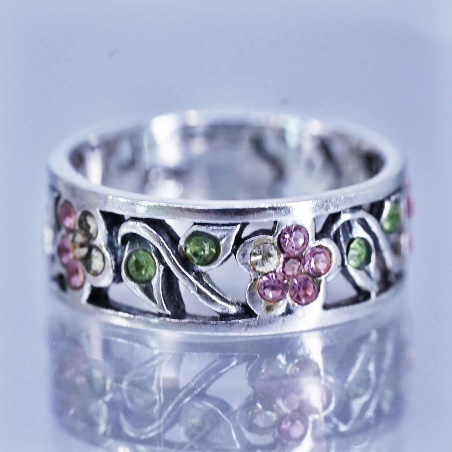 Size 5.5, vintage Sterling 925 silver flower band ring with cluster crystals