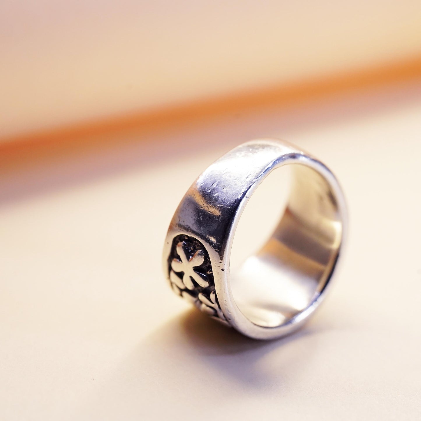 Size 9.25, vintage Sterling 925 silver handmade relief daisy flower ring band