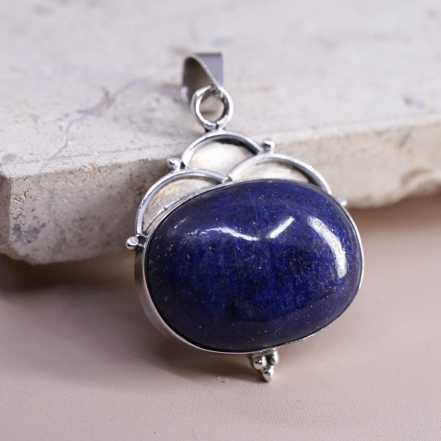 Vintage sterling 925 silver handmade pendant with oval shaped lapis lazuli