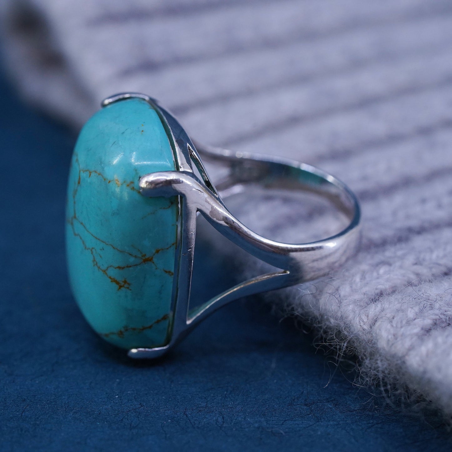 Size 8, vintage Sterling 925 silver handmade ring with turquoise