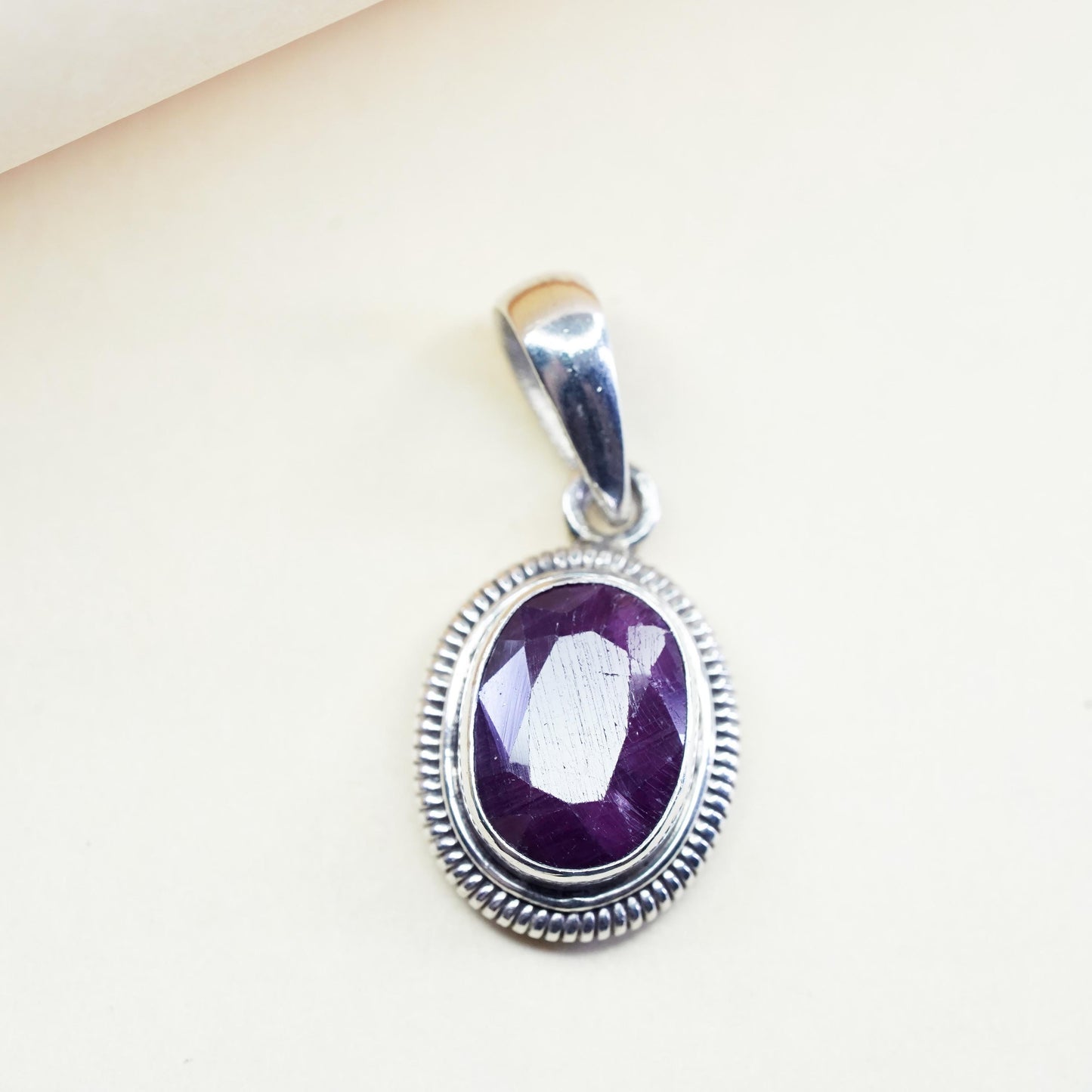 Vintage Sterling 925 silver handmade pendant with Indian ruby and cable around