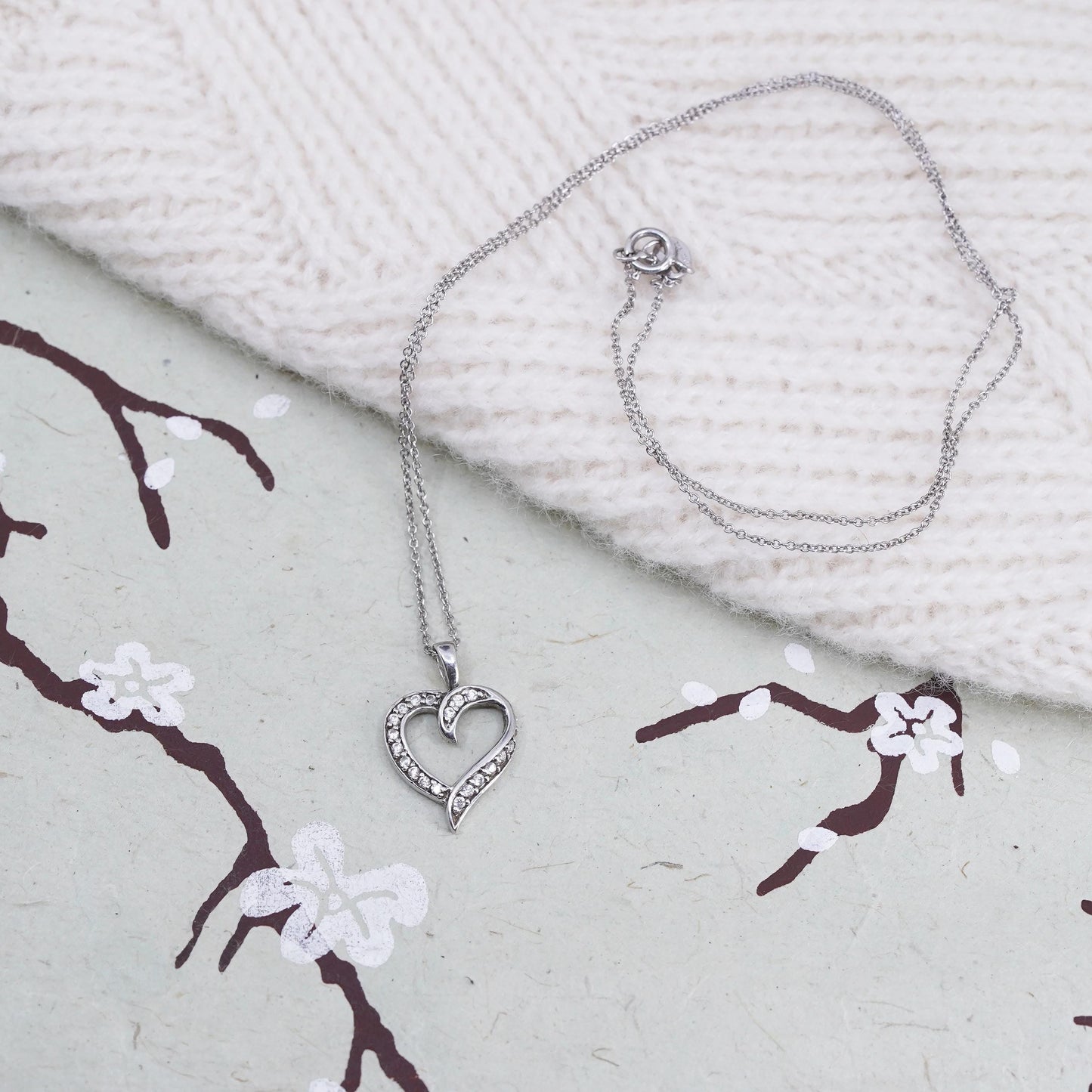 18”, Vintage sterling silver circle chain with Cluster Cz heart pendant