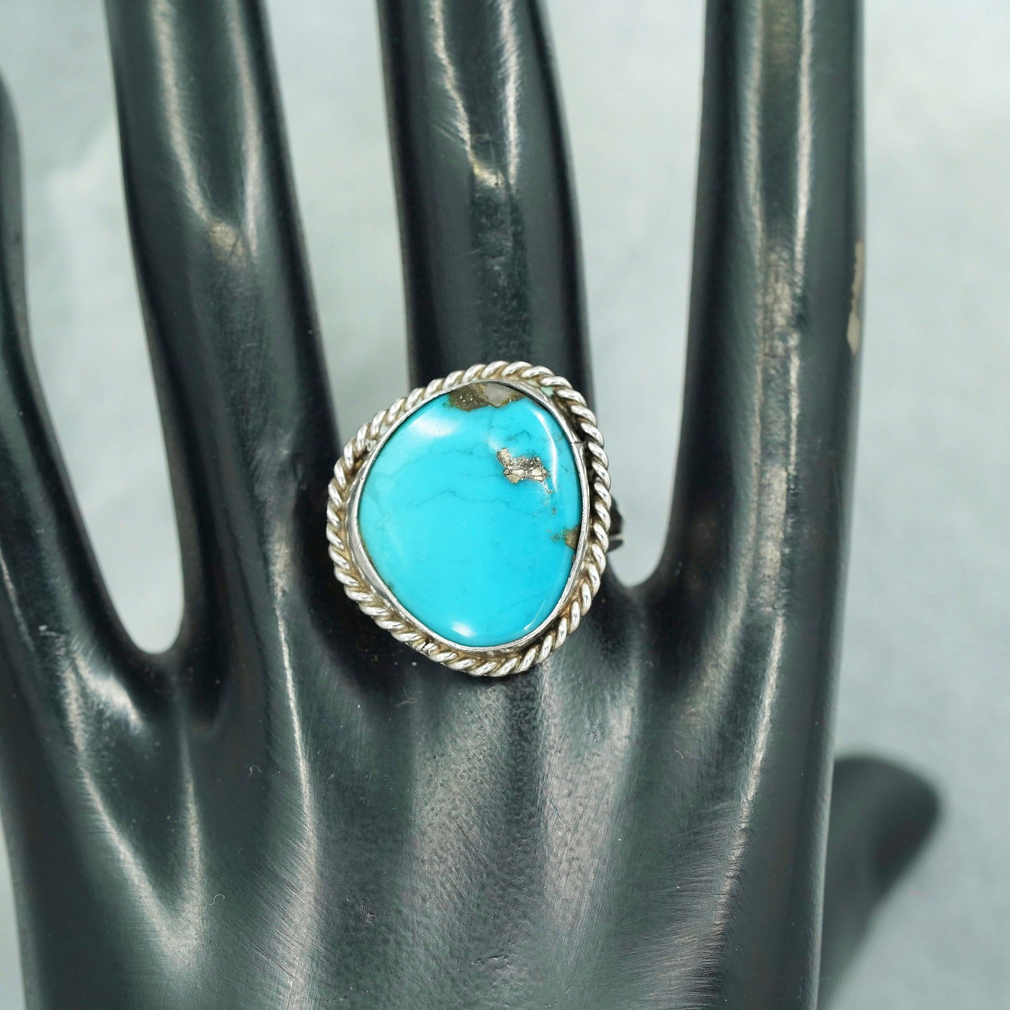 Size 9, Native American navajo Sterling 925 silver handmade ring with turquoise