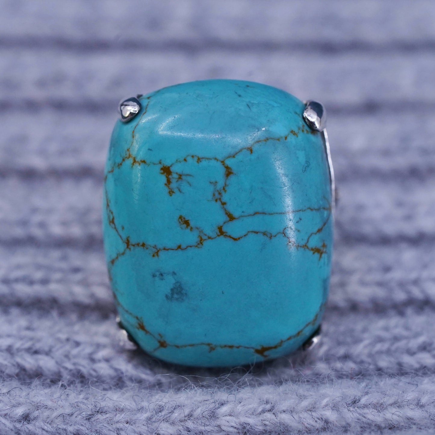 Size 8, vintage Sterling 925 silver handmade ring with turquoise