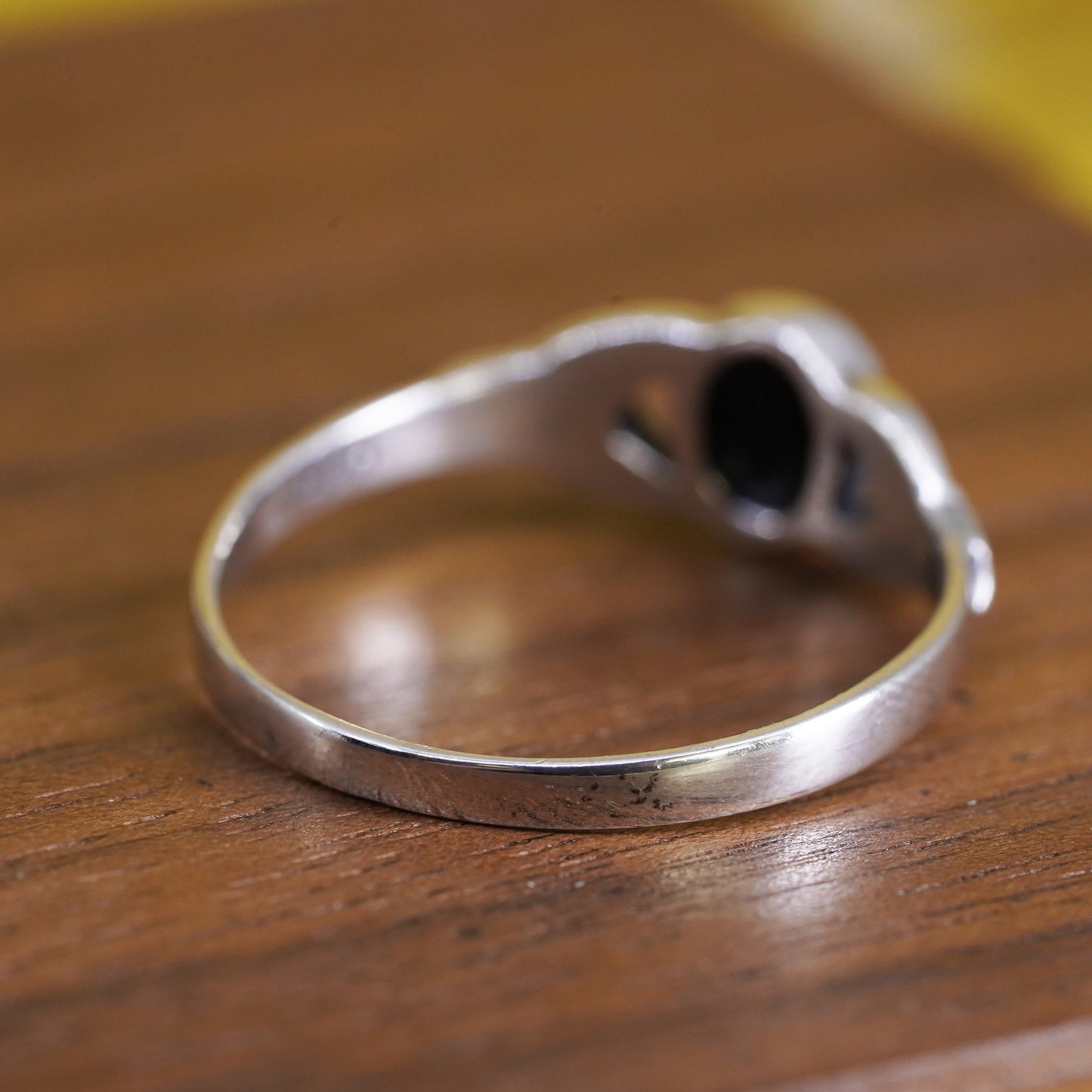 Size 7.5, vintage Sterling 925 silver handmade ring with oval onyx
