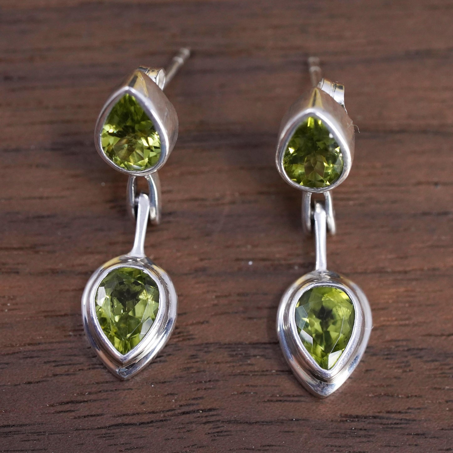 Vintage southwestern Sterling 925 silver teardrop peridot studs earrings