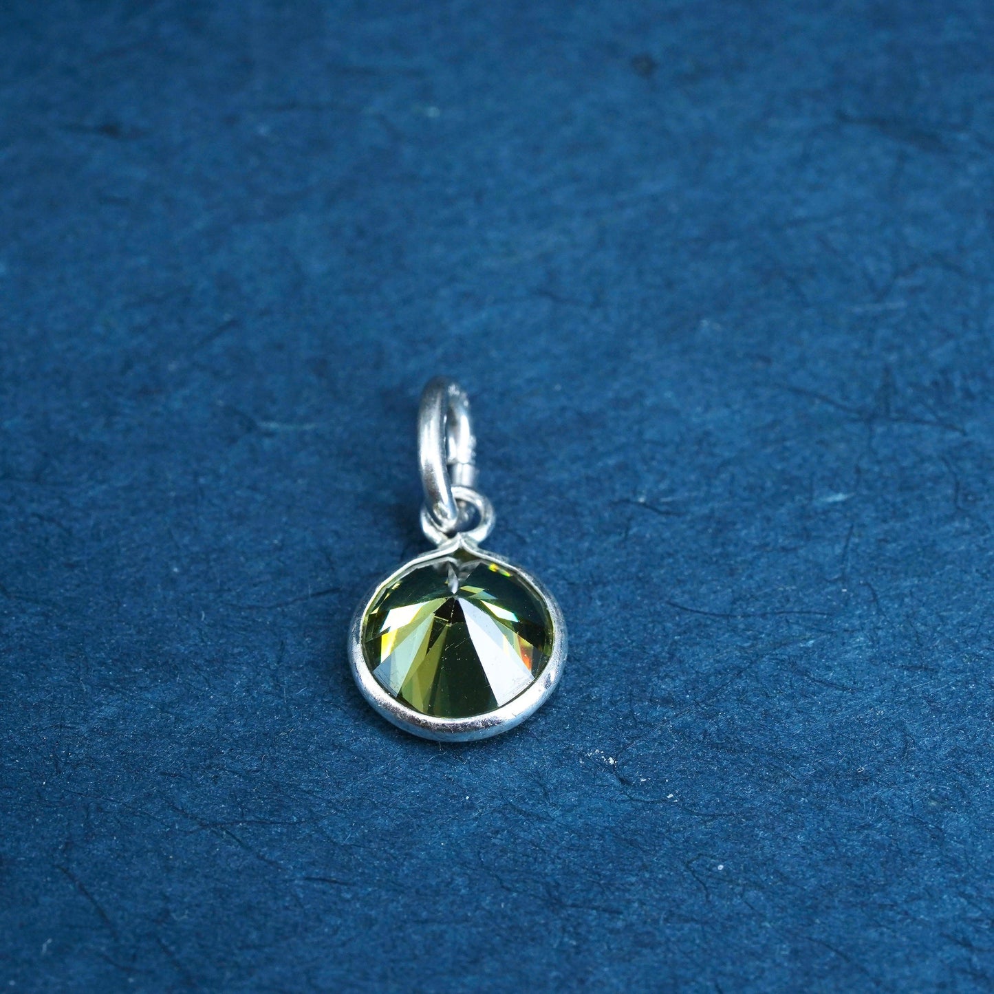 Vintage Sterling silver handmade pendant, 925 circle with peridot