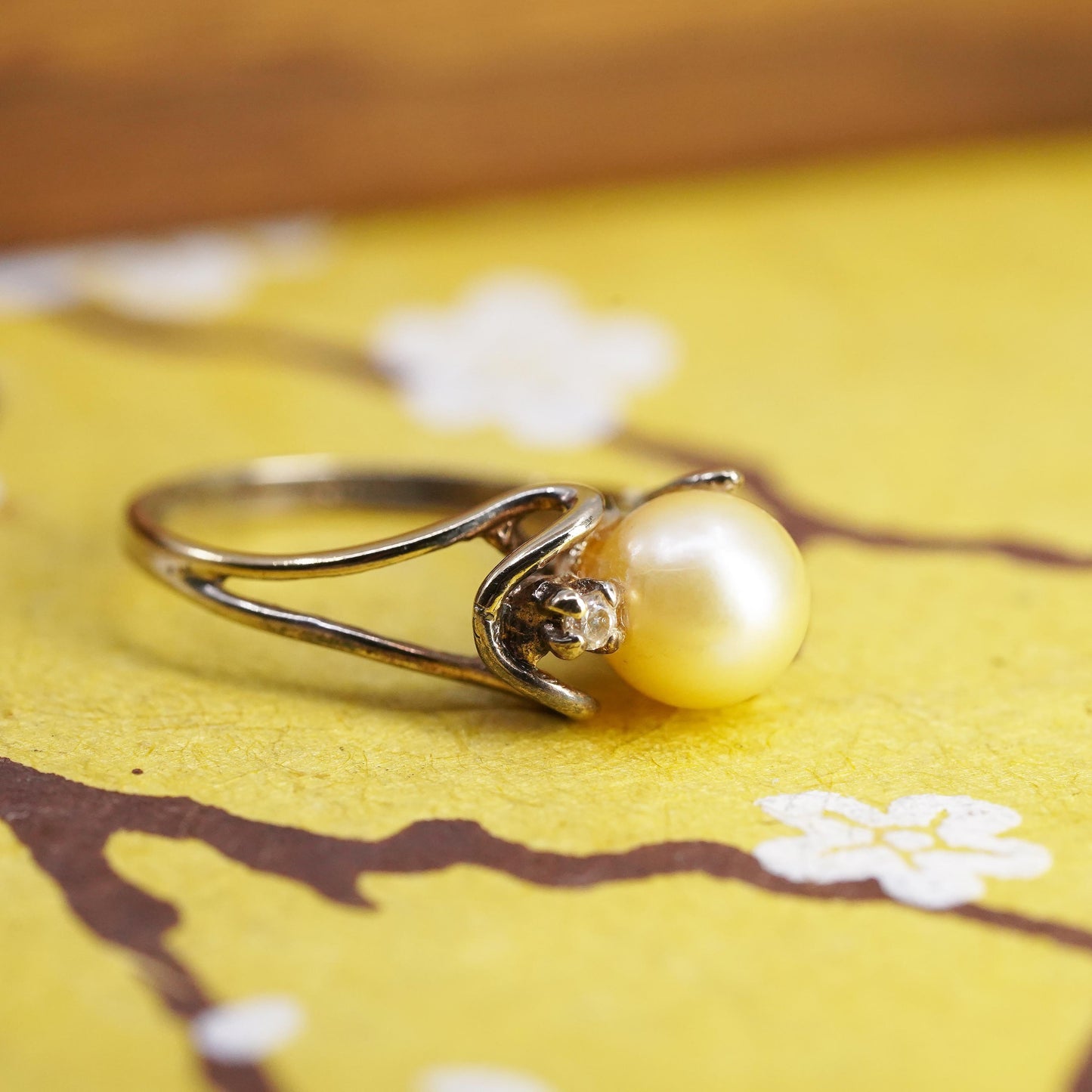 Size 6, vintage 1960s gold plated Sterling 925 silver handmade ring faux pearl