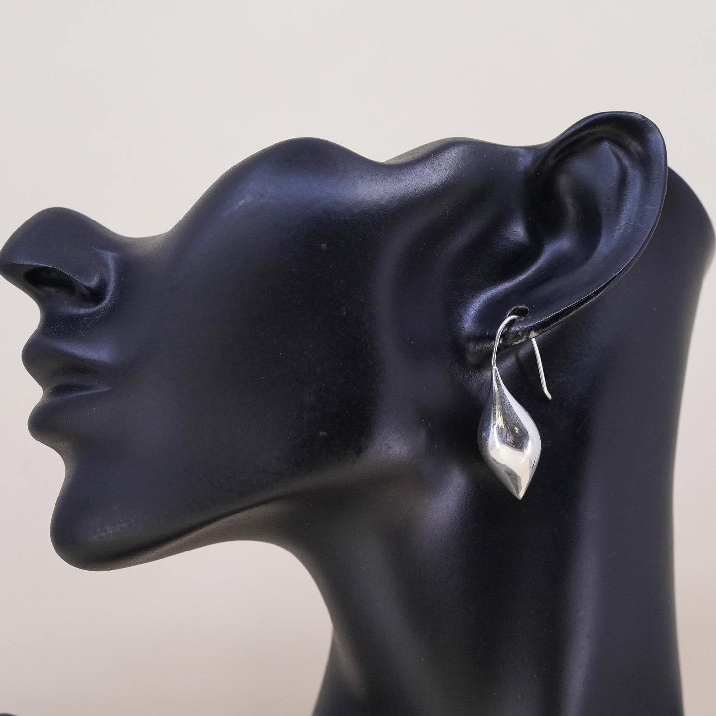 MICHAEL DAWKINS 925 Silver Vintage Shiny Rain Drop Dangle single earring EG9281