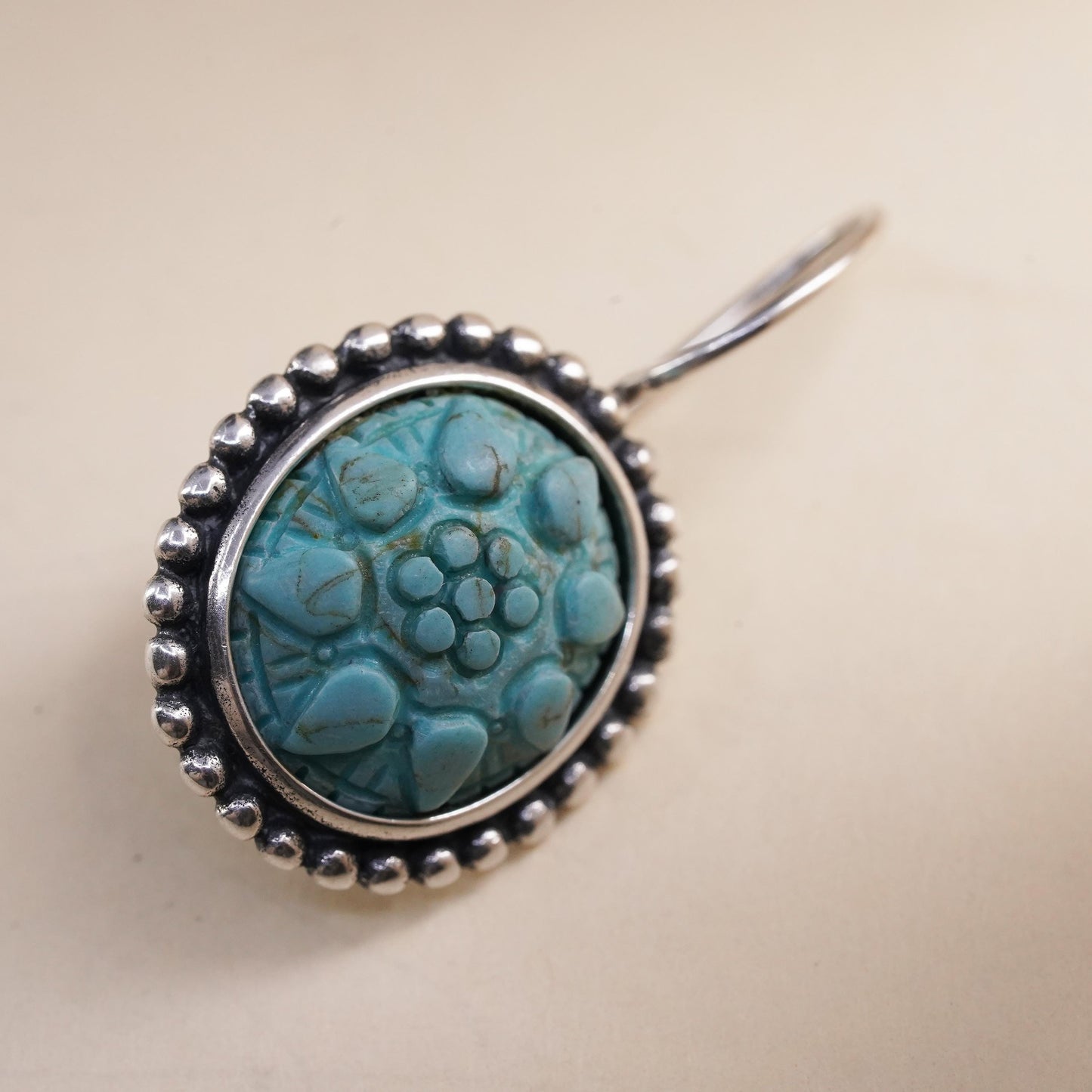 Vintage southwestern sterling 925 silver single earring with carved turquoise