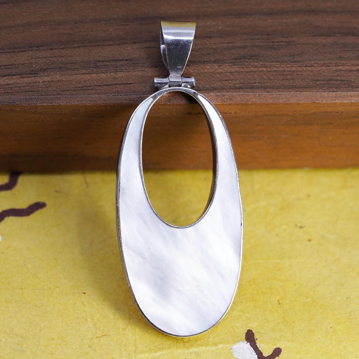 Vintage Sterling 925 silver handmade oval pendant with mother of pearl inlay